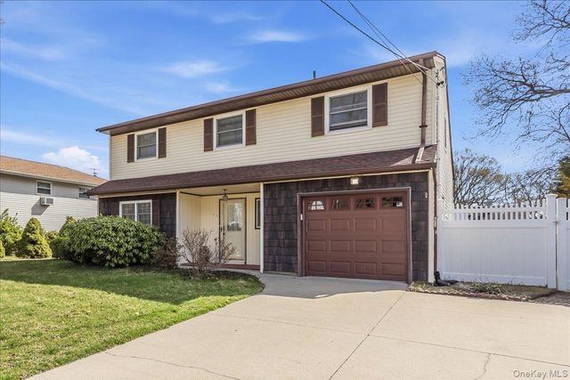 123 Avenue B, Holbrook, NY 11741