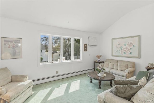 123 Avenue B, Holbrook, NY 11741