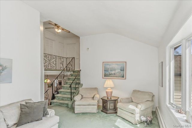 123 Avenue B, Holbrook, NY 11741