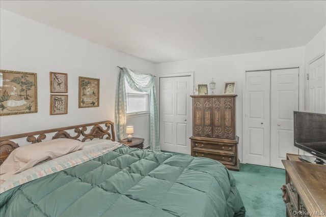 123 Avenue B, Holbrook, NY 11741