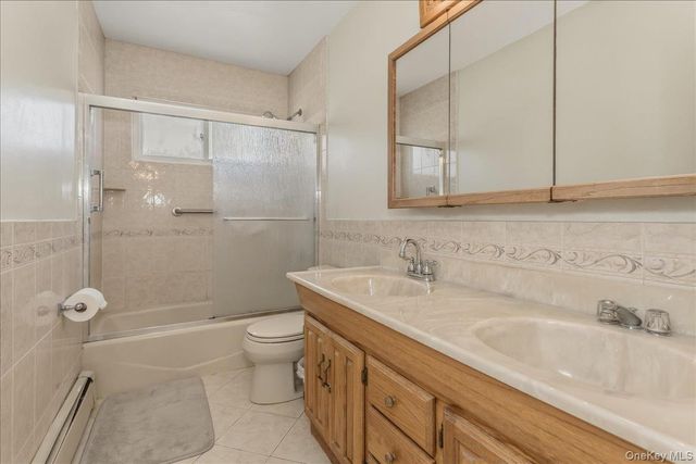 123 Avenue B, Holbrook, NY 11741