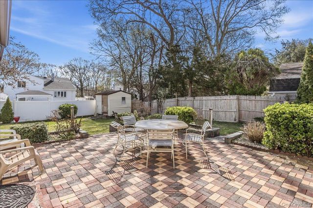 123 Avenue B, Holbrook, NY 11741