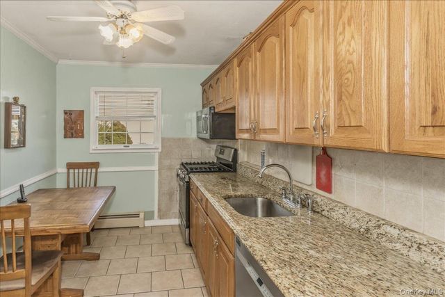 123 Avenue B, Holbrook, NY 11741