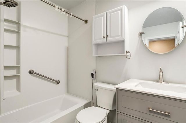 12560 W 82nd Terrace, Lenexa, KS 66215
