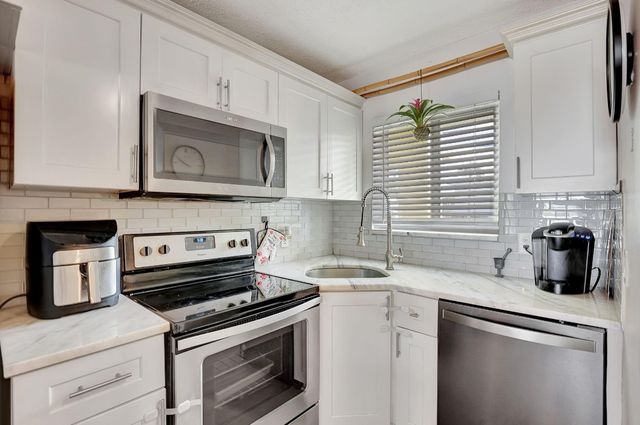 2311 NE 36th Street 1F, Lighthouse Point, FL 33064