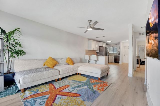 2311 NE 36th Street 1F, Lighthouse Point, FL 33064