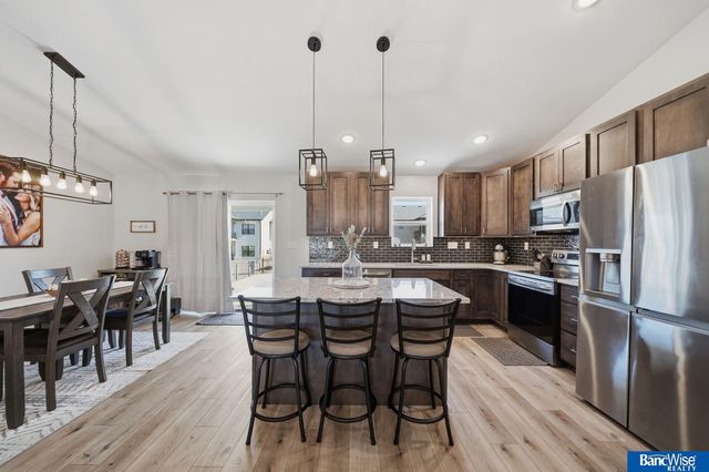 1116 Kantor Lane, Hickman, NE 68372