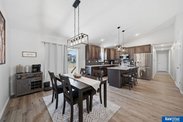 1116 Kantor Lane, Hickman, NE 68372