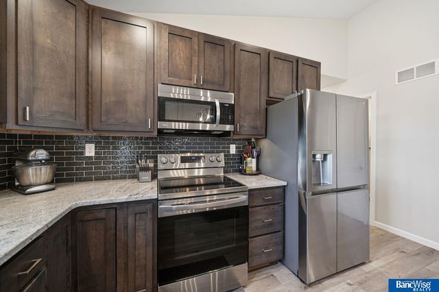 1116 Kantor Lane, Hickman, NE 68372