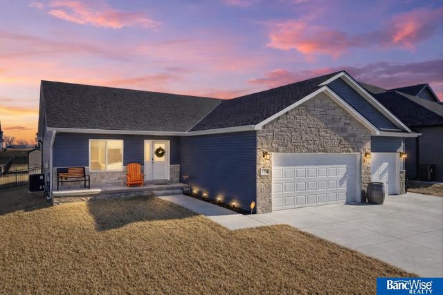 1116 Kantor Lane, Hickman, NE 68372