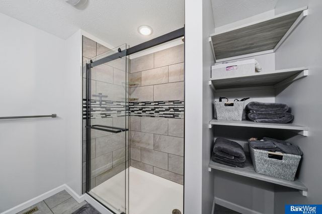 1116 Kantor Lane, Hickman, NE 68372