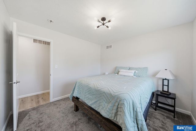 1116 Kantor Lane, Hickman, NE 68372