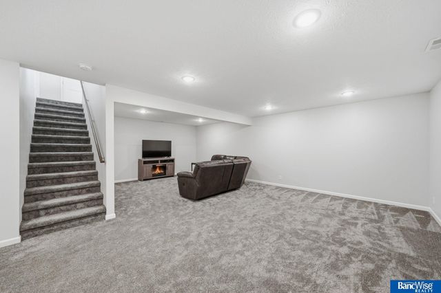 1116 Kantor Lane, Hickman, NE 68372