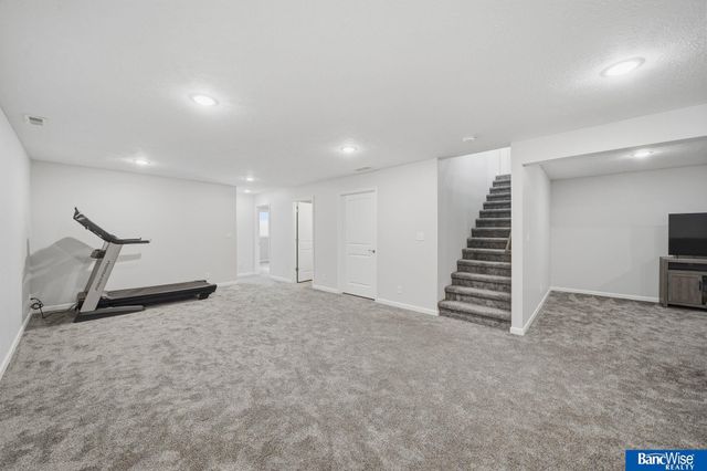 1116 Kantor Lane, Hickman, NE 68372