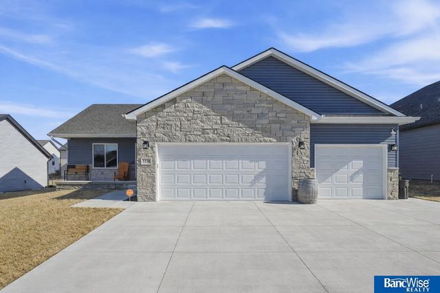 1116 Kantor Lane, Hickman, NE 68372