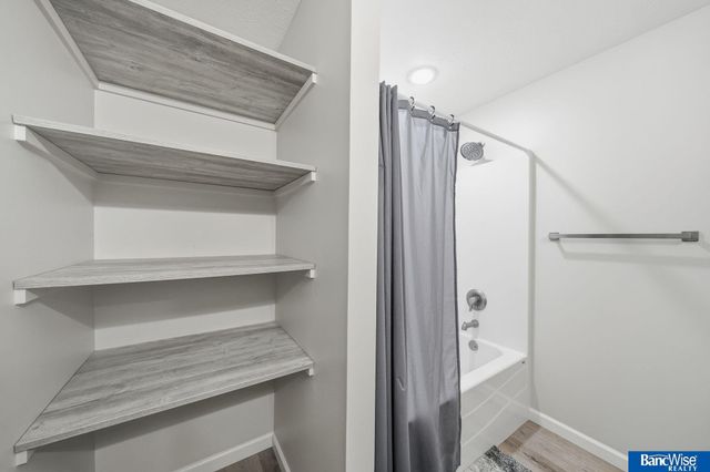 1116 Kantor Lane, Hickman, NE 68372