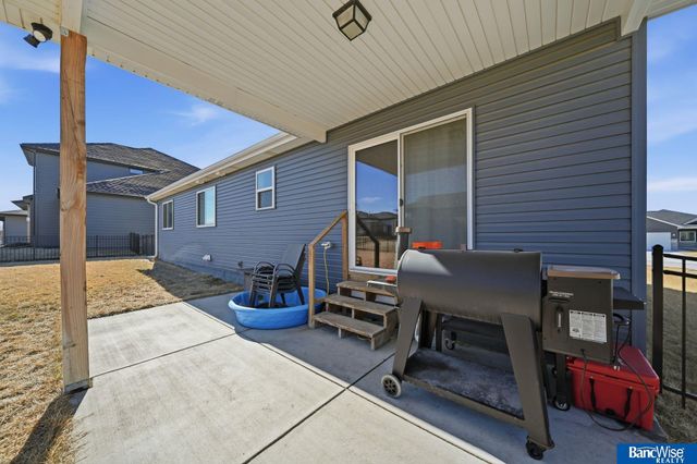 1116 Kantor Lane, Hickman, NE 68372