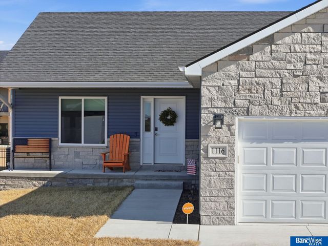 1116 Kantor Lane, Hickman, NE 68372