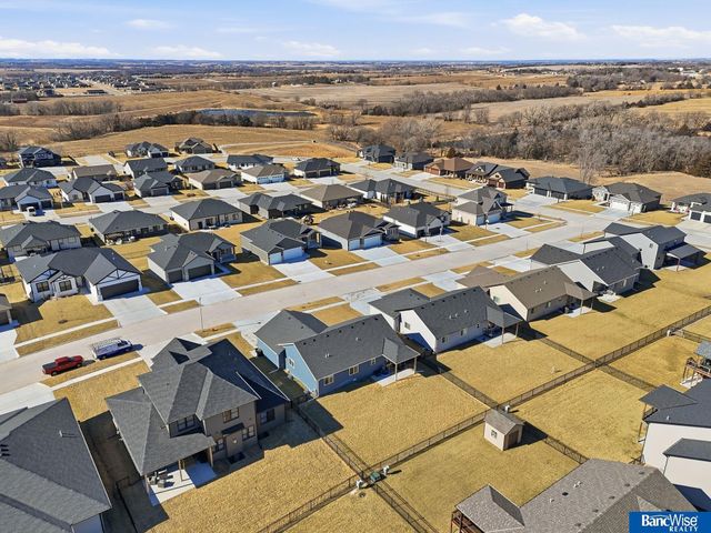 1116 Kantor Lane, Hickman, NE 68372