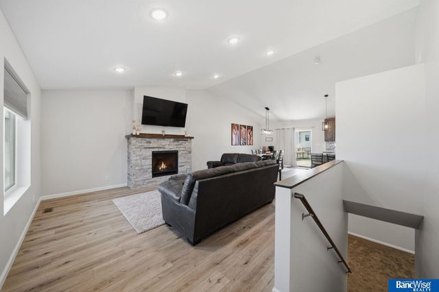 1116 Kantor Lane, Hickman, NE 68372