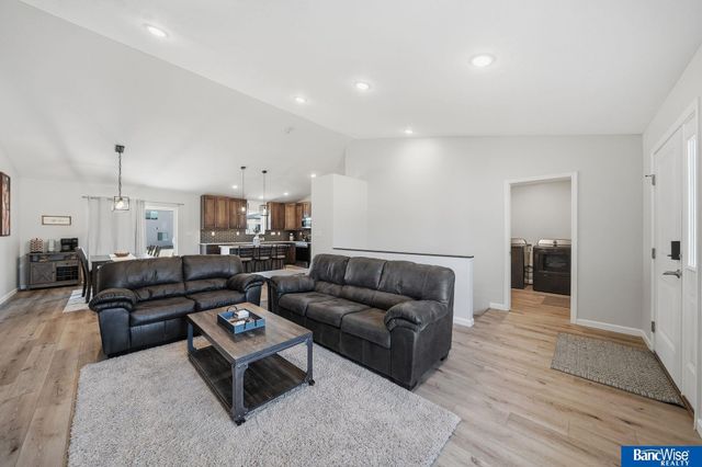 1116 Kantor Lane, Hickman, NE 68372