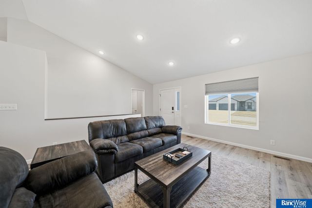 1116 Kantor Lane, Hickman, NE 68372