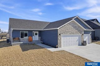 1116 Kantor Lane, Hickman, NE 68372