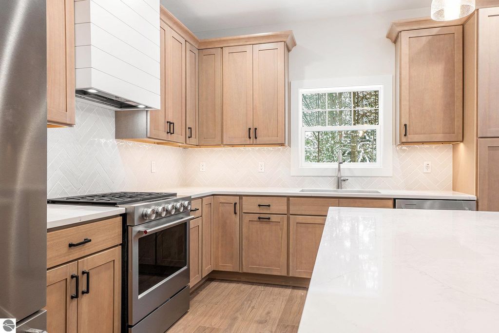 Image 11 of property listing at 6076 Heartwood Trail, Lake Ann, MI 49650