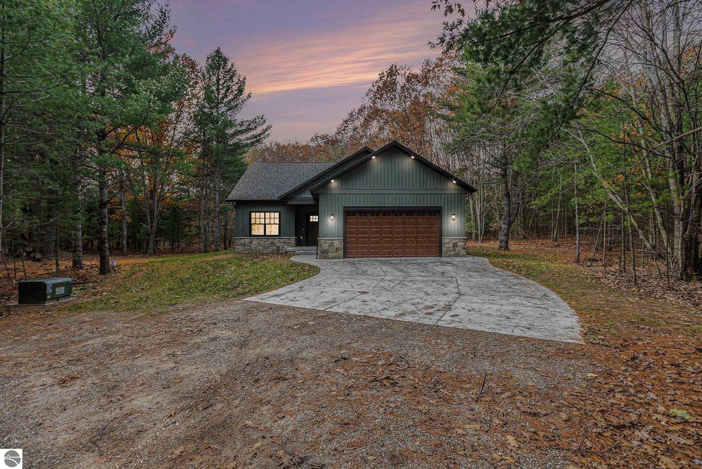 Image 4 of property listing at 6076 Heartwood Trail, Lake Ann, MI 49650