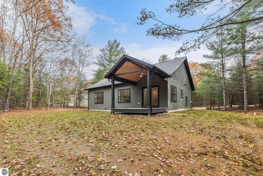 Image 6 of property listing at 6076 Heartwood Trail, Lake Ann, MI 49650