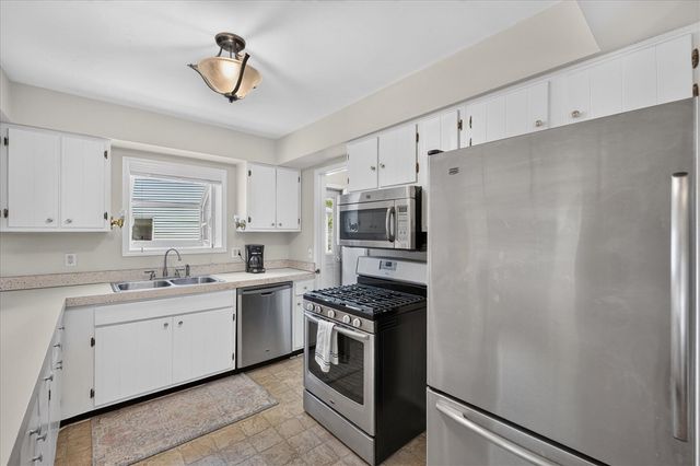 245 Roseland Drive, Canton, MI 48187