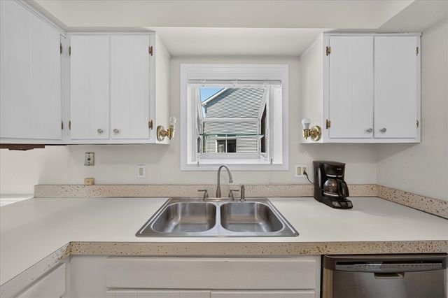 245 Roseland Drive, Canton, MI 48187