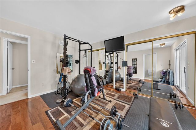245 Roseland Drive, Canton, MI 48187