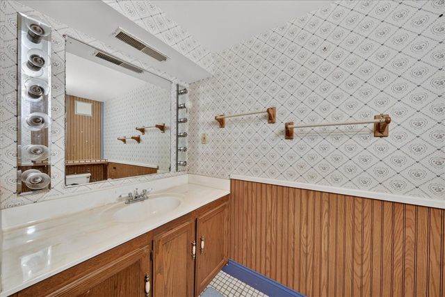245 Roseland Drive, Canton, MI 48187