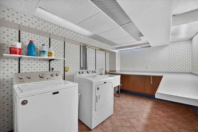 245 Roseland Drive, Canton, MI 48187
