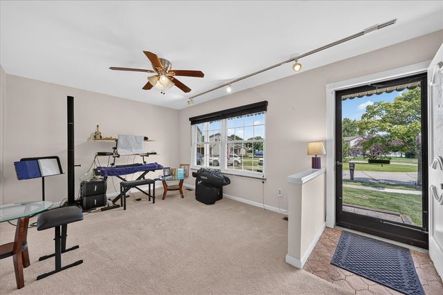 245 Roseland Drive, Canton, MI 48187