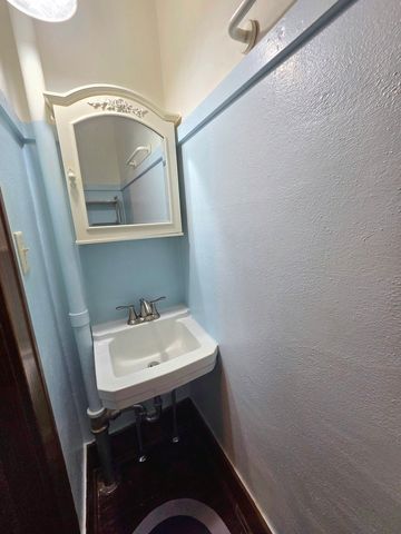 2215 Benderwirt Avenue, Rockford, IL 61103