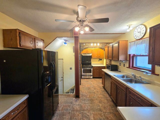 2215 Benderwirt Avenue, Rockford, IL 61103