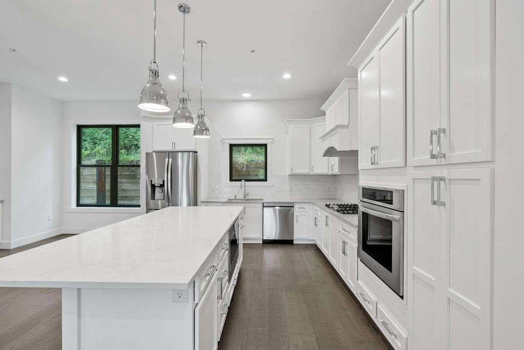 5734 Shady Oak Road S 10, Minnetonka, MN 55343 — exterior