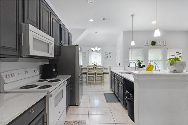 1317 Dacki Avenue, Dallas, TX 75211