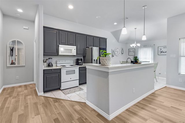 1317 Dacki Avenue, Dallas, TX 75211