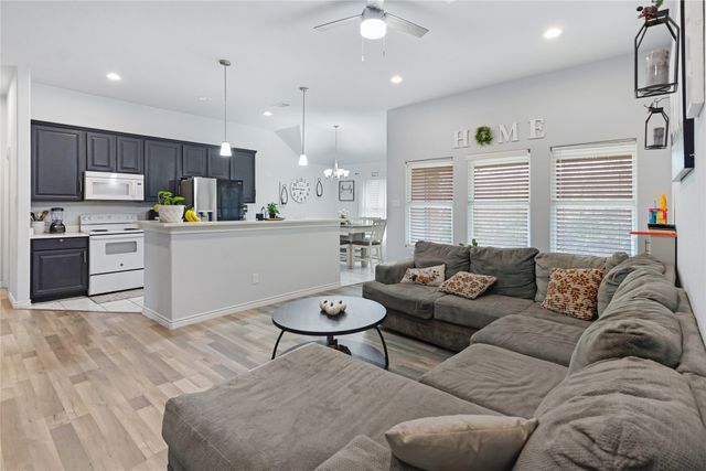 1317 Dacki Avenue, Dallas, TX 75211