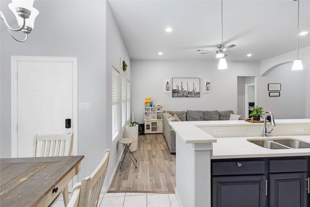 1317 Dacki Avenue, Dallas, TX 75211