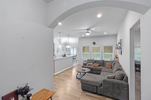 1317 Dacki Avenue, Dallas, TX 75211