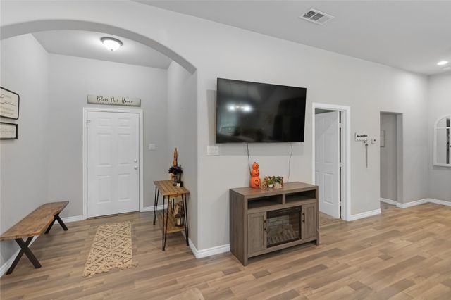 1317 Dacki Avenue, Dallas, TX 75211