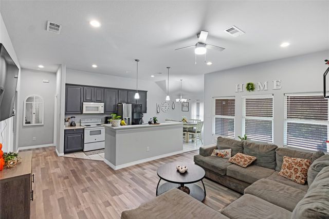 1317 Dacki Avenue, Dallas, TX 75211