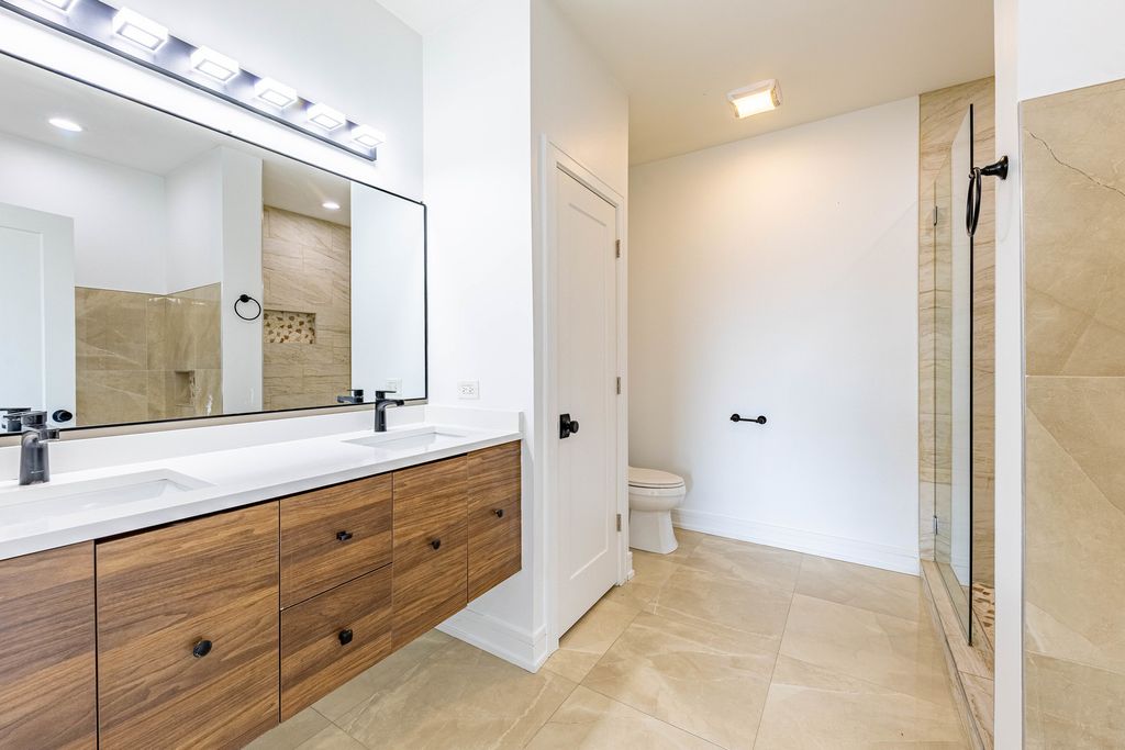 Image 16 of property listing at 6119 W 55th Street, Chicago, IL 60638