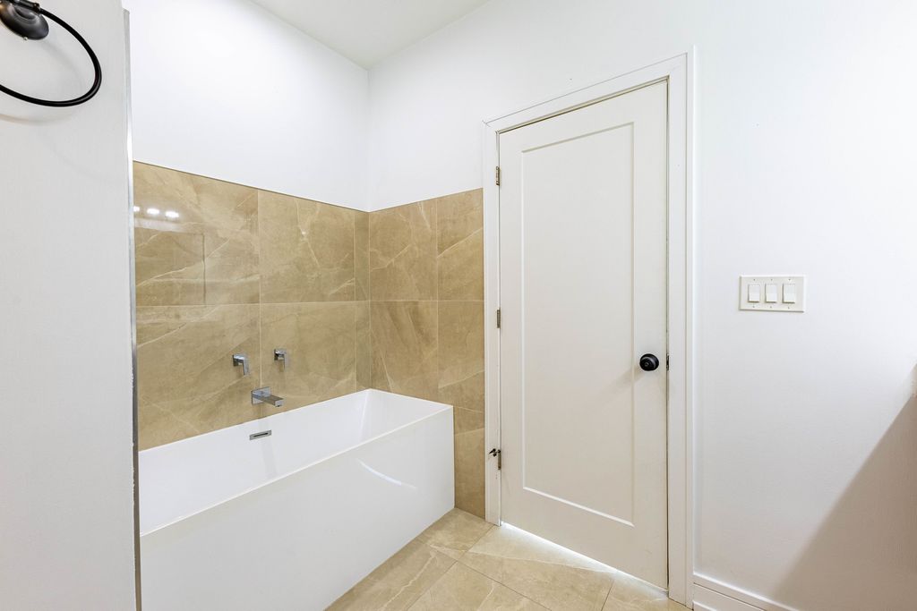 Image 17 of property listing at 6119 W 55th Street, Chicago, IL 60638