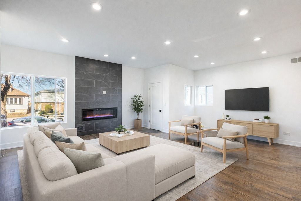 Image 3 of property listing at 6119 W 55th Street, Chicago, IL 60638