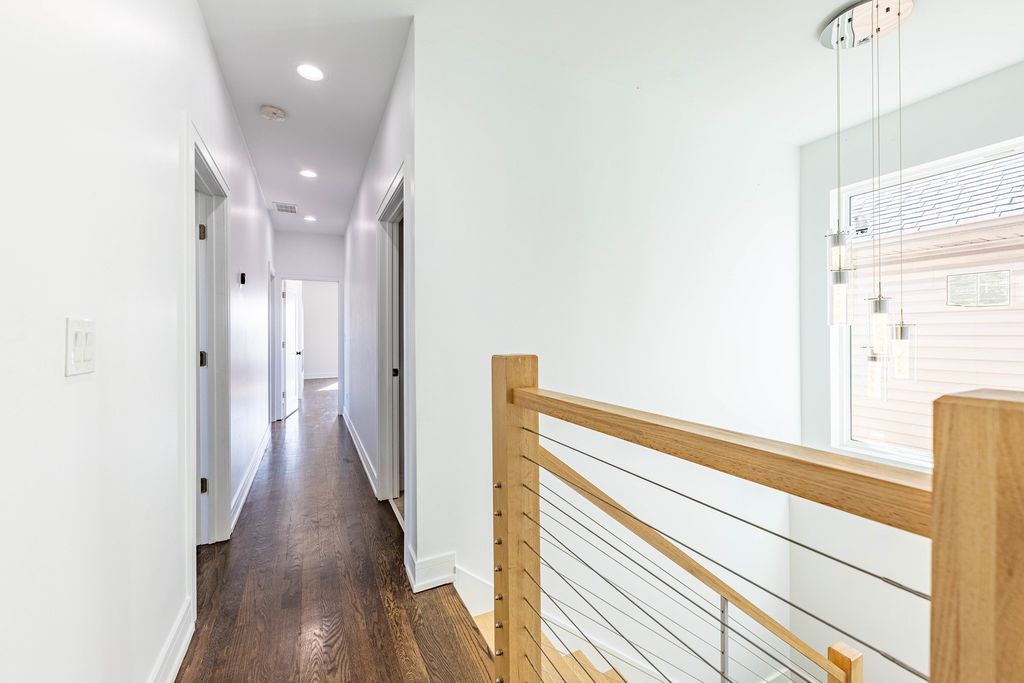 Image 7 of property listing at 6119 W 55th Street, Chicago, IL 60638